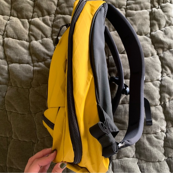 NWOT Tom Bihn Synik 22 Backpack in Sunglow Xpac - Picture 7 of 13